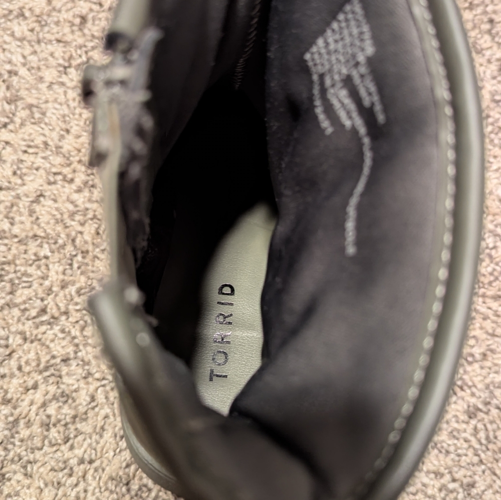 Green TORRID winter Boots Size 7WW - Picture 6 of 6